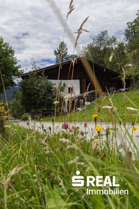 Ein Stück Tiroler Geschichte: 300 Jahre altes Bauernhaus in sonniger Lage