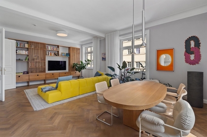 Nähe Türkenschanzpark 136 m² hochwertig sanierte Altbau-Wohnung + Loggia Nähe Türkenschanzpark 136 m² hochwertig sanierte Altbau-Wohnung + Loggia