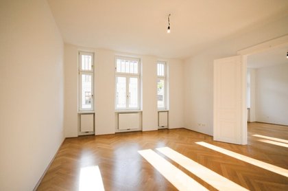 GROSSZÜGIG GESCHNITTENER 2-ZIMMER-ALTBAU IN TOLLER LAGE