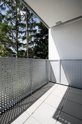 PERFEKTE 2-ZIMMER-WOHNUNG MIT SÜD-BALKON IM ERSTBEZUG PERFEKTE 2-ZIMMER-WOHNUNG MIT SÜD-BALKON IM ERSTBEZUG