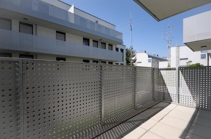 HOFSEITIGE 2-ZIMMER-WOHNUNG MIT SÜD-BALKON IM ERSTBEZUG HOFSEITIGE 2-ZIMMER-WOHNUNG MIT SÜD-BALKON IM ERSTBEZUG