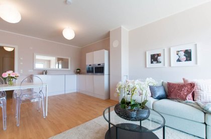 2-ZIMMER-WOHNUNG MIT HERRLICHEM BALKON UND WEITBLICK 2-ZIMMER-WOHNUNG MIT HERRLICHEM BALKON UND WEITBLICK