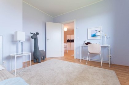 WUNDERSCHÖNE 3-ZIMMER-WOHNUNG MIT SONNIGER LOGGIA WUNDERSCHÖNE 3-ZIMMER-WOHNUNG MIT SONNIGER LOGGIA