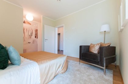 2-ZIMMER WOHNUNG MIT VIEL STAURAUM UND FEINER SÜD-LOGGIA