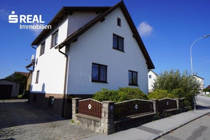 Schönes Stadthaus mit Garten, Garage und großem Schuppen Schönes Stadthaus mit Garten, Garage und großem Schuppen