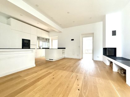 NÄHE OBKIRCHERGASSE: Sonnige, hochwertig sanierte Altbauwohnung I Kochinsel & Fußbodenheizung I Kamin I großzügiges & helles Badezimmer I Sonnenschutz NÄHE OBKIRCHERGASSE: Sonnige, hochwertig sanierte Altbauwohnung I Kochinsel & Fußbodenheizung I Kamin I großzügiges & helles Badezimmer I Sonnenschutz