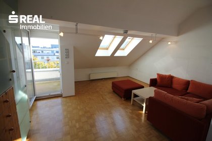 Dachgeschoß, 2 klimatisierte Zimmer, Abstellraum + Terrasse