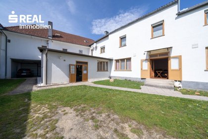 Ehemaliges Gasthaus und beliebter Treffpunkt mit Ferienzimmer und neu adaptierter Wohnung auf 2.302m² Grund zu kaufen!