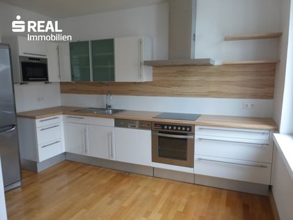 Sunshine and green view - Sensational location near Naschmarkt - U4/Kettenbrückengasse - Perfect 3-room apartment - 3rd Floor