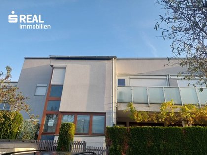 Reihenhaus mit Garten, Keller & Balkon Reihenhaus mit Garten, Keller & Balkon