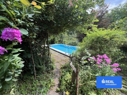 Stilvolles Einfamilienhaus mit Pool und Gartenoase