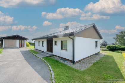 HELLMONSCHÖN - Bungalow mit 2300 m2 Grund und Weitblick am Pelmberg HELLMONSCHÖN - Bungalow mit 2300 m2 Grund und Weitblick am Pelmberg