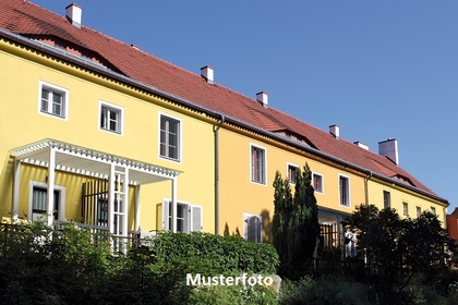 Häuser in 2500 Siegenfeld