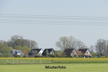 Einfamilienhaus mit Nebengebäude