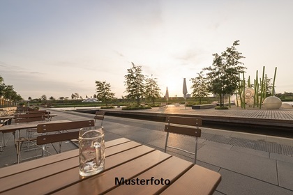 Hotelgebäude in sehr gutem Zustand