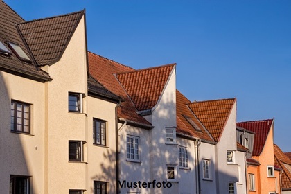 Großzügiges Einfamilienhaus mit Garagenanbau