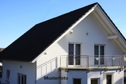 Einfamilienhalus mit Terrasse und Garage