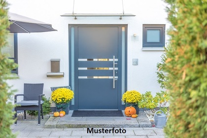 2-Familienhaus mit Carport