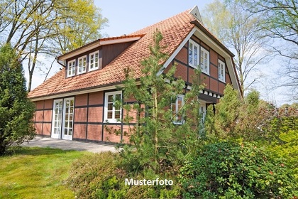 2-Familienhaus mit Carport