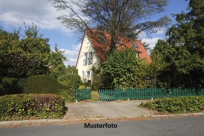 2-Familienhaus mit Garage