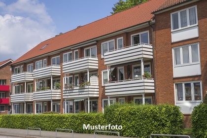 Mehrfamilienhaus mit Garage