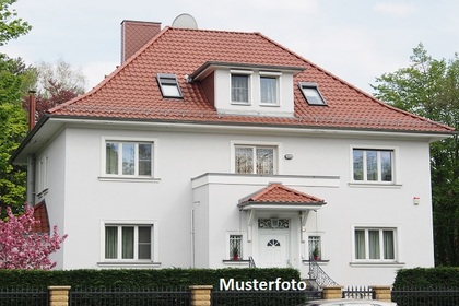 2-Familienhaus mit Garage