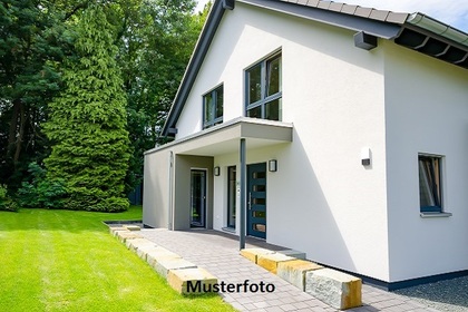 +++ Einfamilienhaus mit Terrasse und Garten +++