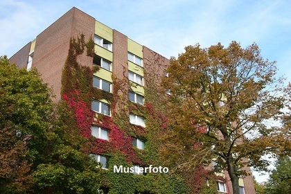 +++ Geschäftshaus mit Nebengebäude +++