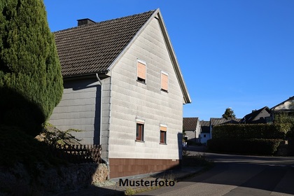 Einfamilienhaus mit Nebengebäude + provisionsfrei +