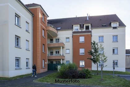 Mehrfamilienhaus mit Garage