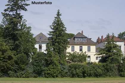 Mehrfamilienhaus mit Carport