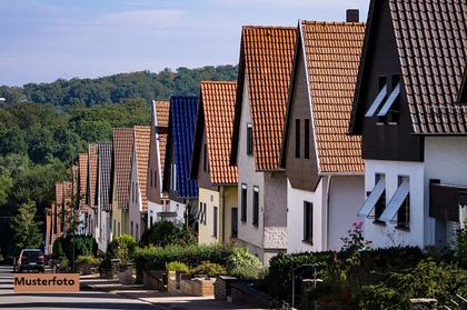 Einfamilienhaus mit Carport und Garage