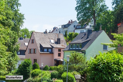 +++ 5-Zimmer-Wohnung mit Balkon und Stellplätze +++