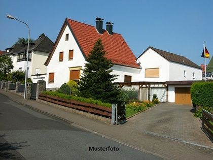 Großes Einfamilienhaus mit Terrasse