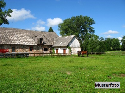 Hofstelle mit Wohnhaus und Ställen + provisionsfrei + Hofstelle mit Wohnhaus und Ställen + provisionsfrei +
