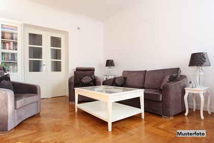 3-Zimmer-Wohnung mit Terrasse und Garten 3-Zimmer-Wohnung mit Terrasse und Garten