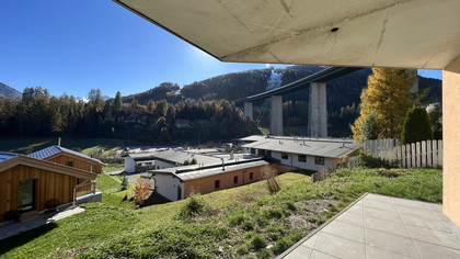 Moderne Neubau-3-Zimmer-Wohnung mit Garten und Carport inkl. PV-Anlage!