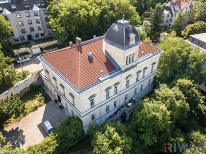 Wohnen wie Carl Freiherr Seutter in seiner Sommerresidenz | Wohnung mit ca. 139m², 4 Zimmern & 4,40 m Raumhöhe | Balkon geplant + Gartenoption & Parkplatz | sanierungsbedürftig