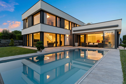 Designervilla in sonniger Ruhelage