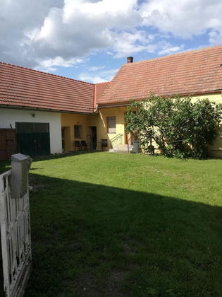 Privat: Idyllisches Einfamilienhaus mit großen Obstgärten