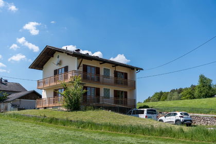Ruhige Lage mit Bergblick - renoviertes 2 Familienhaus zu verkaufen **ohne Makler**Provisionsfrei** Ruhige Lage mit Bergblick - renoviertes 2 Familienhaus zu verkaufen **ohne Makler**Provisionsfrei**