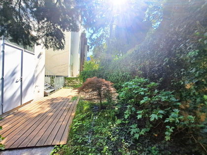 Stillvolle Altbauwohnung mit eigenem Garten zu verkaufen Stillvolle Altbauwohnung mit eigenem Garten zu verkaufen