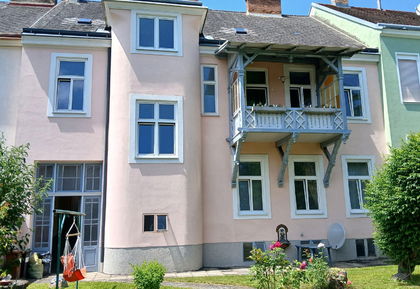 Stadthaus mit zwei Wohnungen, schöner Garten, Pool Stadthaus mit zwei Wohnungen, schöner Garten, Pool
