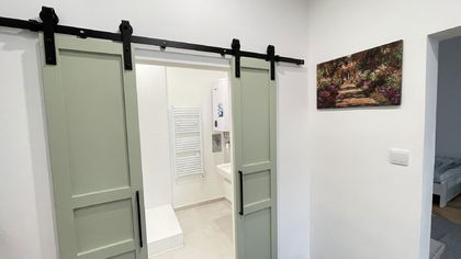 Idyllische Ruhe im Innenhof – Nähe Schönbrunn fußläufig erreichbar Idyllische Ruhe im Innenhof – Nähe Schönbrunn fußläufig erreichbar