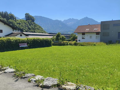 Schönes Bau-Grundstück mitten in Schlins als Ganzes oder geteilt zu verkaufen