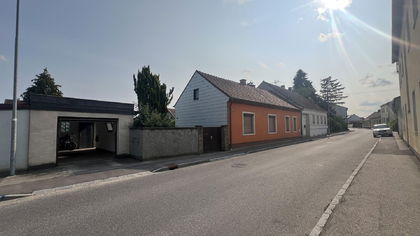 Ruhig gelegenes Einfamilienhaus mit großem Garten Ruhig gelegenes Einfamilienhaus mit großem Garten