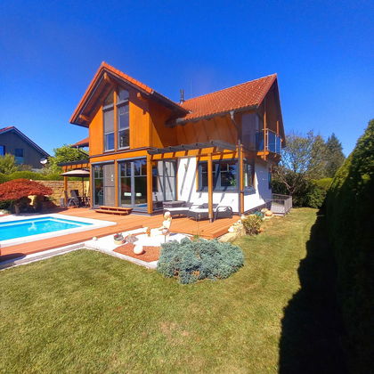 Sehr gepflegtes Einfamilienhaus in sonniger Grünlage mit Swimmingpool und Galerie PROVISIONSFREI Sehr gepflegtes Einfamilienhaus in sonniger Grünlage mit Swimmingpool und Galerie PROVISIONSFREI