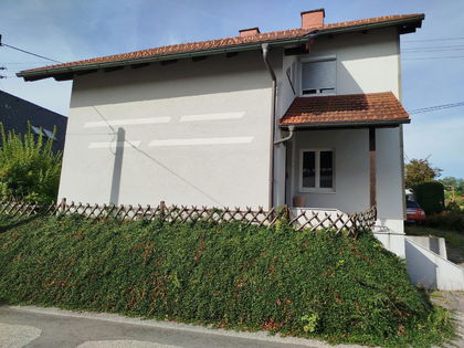 Familienhaus mit Extra-Optionen: 2 Wohneinheiten, Gartenhütte mit Ofen & Montagegrube in der Garage Familienhaus mit Extra-Optionen: 2 Wohneinheiten, Gartenhütte mit Ofen & Montagegrube in der Garage