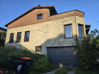 Wohnhaus mit Garten