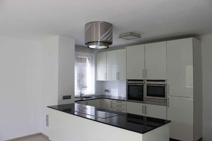 Moderne Wohnung im Villengebiet von Mauer (absolute Grünruhelage, hochwertige Ausstattung)